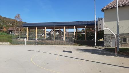 Nadstrešnica nad baliniščem v Semiču