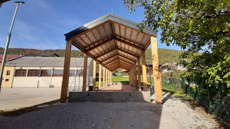 Nadstrešnica nad baliniščem v Semiču