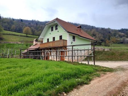 bela-krajina-klobcarjeva-zidanica-01