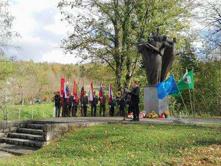 Spominska slovesnost Gornje Laze