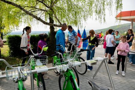 Otvoritev postaje na železniški postaji