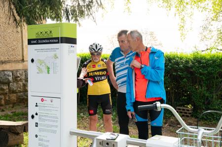 Otvoritev postaje na železniški postaji