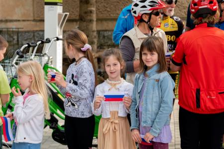 Otvoritev postaje na železniški postaji