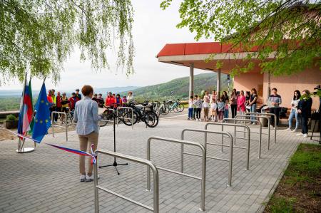 Otvoritev postaje na železniški postaji