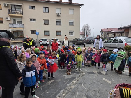 Maškare na obisku na občini