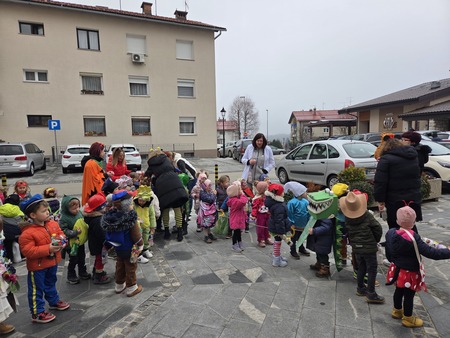Maškare na obisku na občini