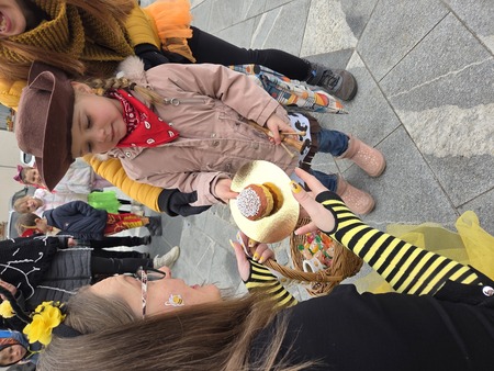 Maškare na obisku na občini