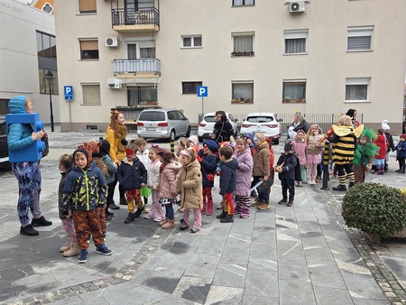 Maškare na obisku na občini