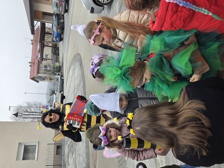 Maškare na obisku na občini