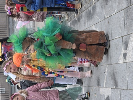 Maškare na obisku na občini