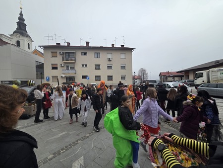 Maškare na obisku na občini