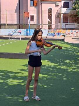 Kulturni program, nastop violinistke 